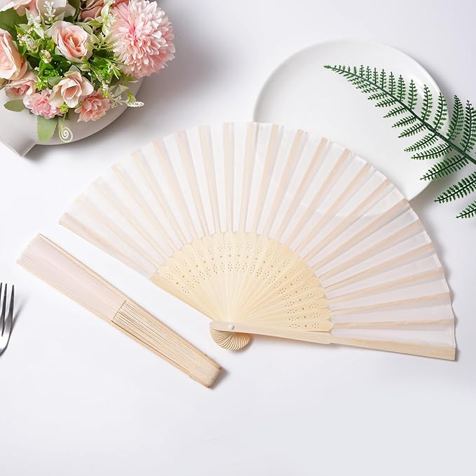 50pcs Cream-Coloured Imitated Silk Fabric Bamboo Folded Hand Fan Bridal Dancing Props Church Wedding Party Favors with Organza Bags