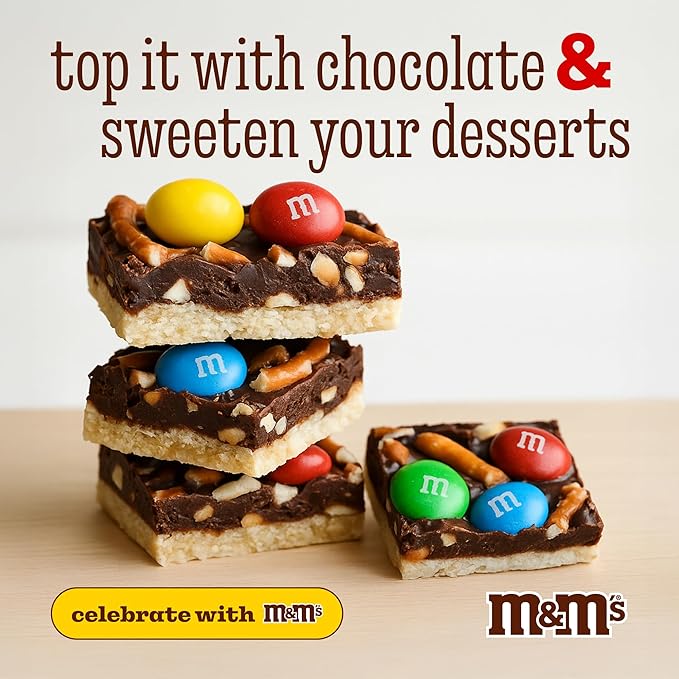 M&M’S WORLD Peanut Red Chocolate Candy 2lb Resealable Pack for Graduation Wedding 4th of July Candy Buffet Birthday Parties Candy Bar and Edible Decoration