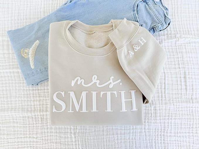 Up2ournecksinfabric - Bride Sweatshirt - Mrs Sweater - Honeymoon Outfit - Wedding Gift - Bride Crewneck - Miss to Mrs