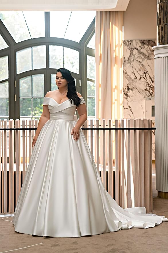 Plus Size Wedding Dresses for Bride Long Sleeve Wedding Bridal Gowns with Lace Appliques Off Shoulder Bride Dress